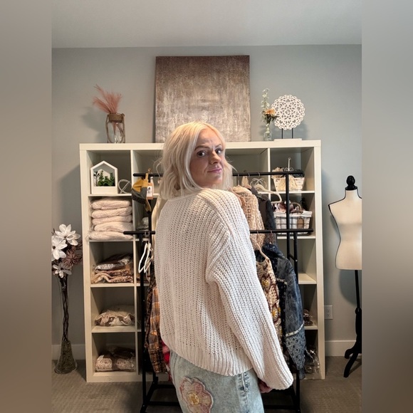 Women’s POL Boho/Cottage Core Rose button Cardigan - Picture 3 of 4